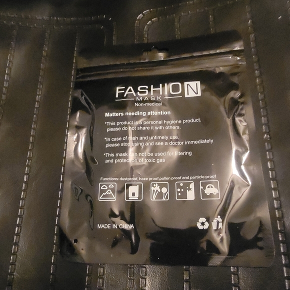 Facemask - Picture 7 of 10